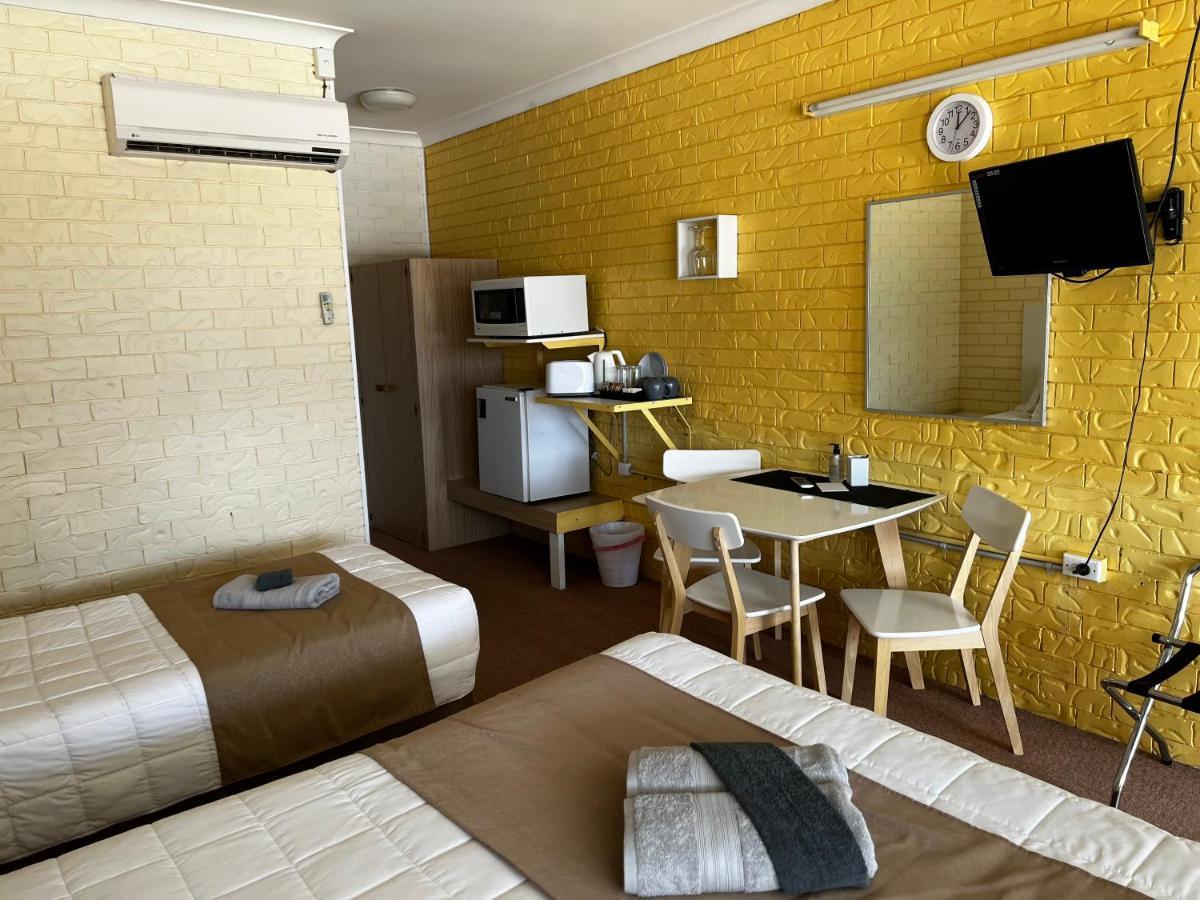 Jillaroo Motor Inn เกลน อินเนส ภายนอก รูปภาพ