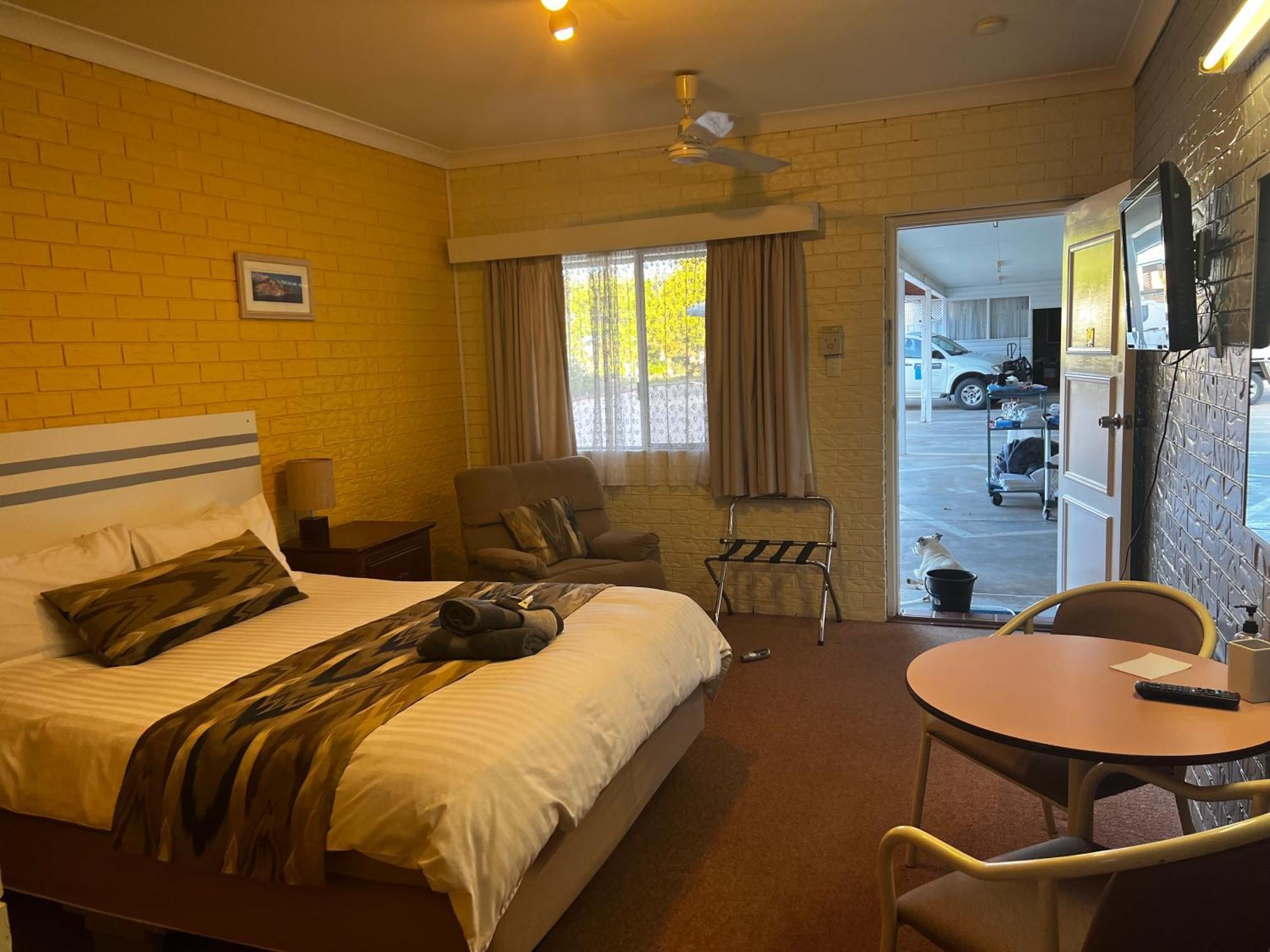 Jillaroo Motor Inn เกลน อินเนส ภายนอก รูปภาพ
