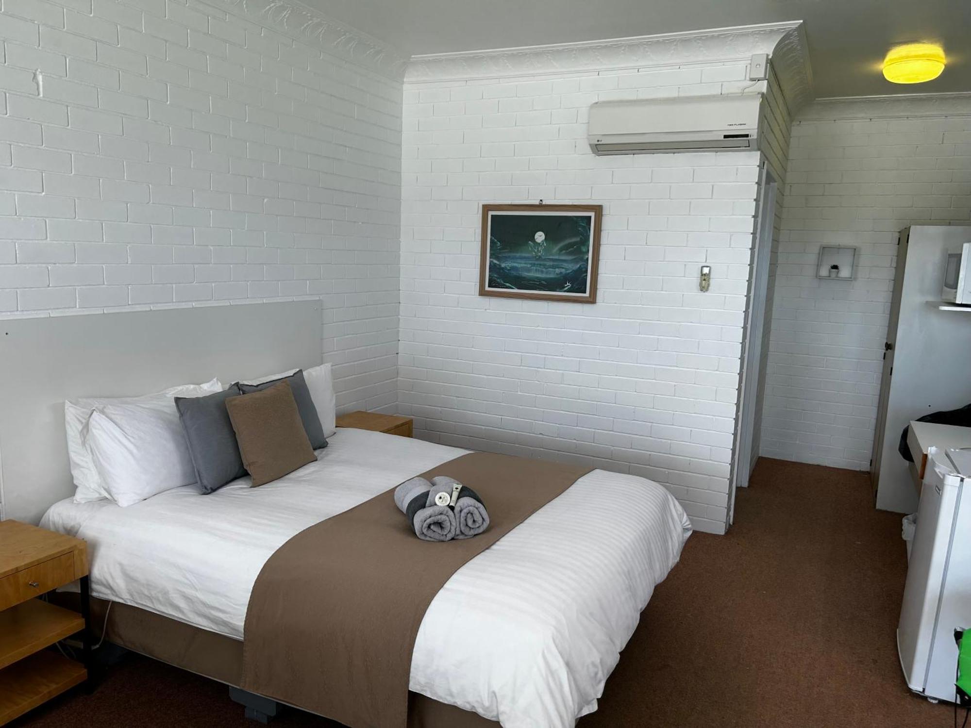 Jillaroo Motor Inn เกลน อินเนส ภายนอก รูปภาพ