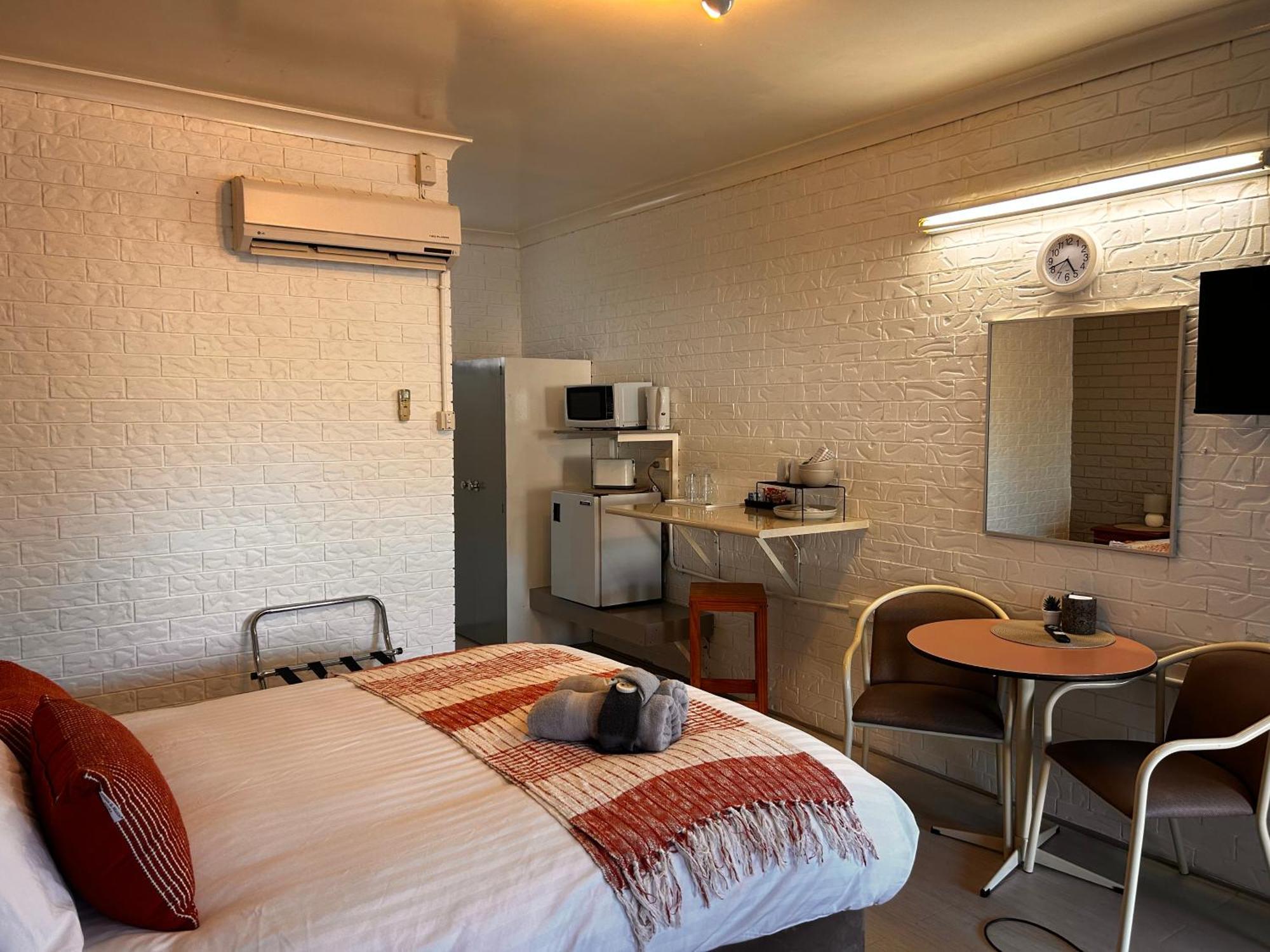 Jillaroo Motor Inn เกลน อินเนส ภายนอก รูปภาพ
